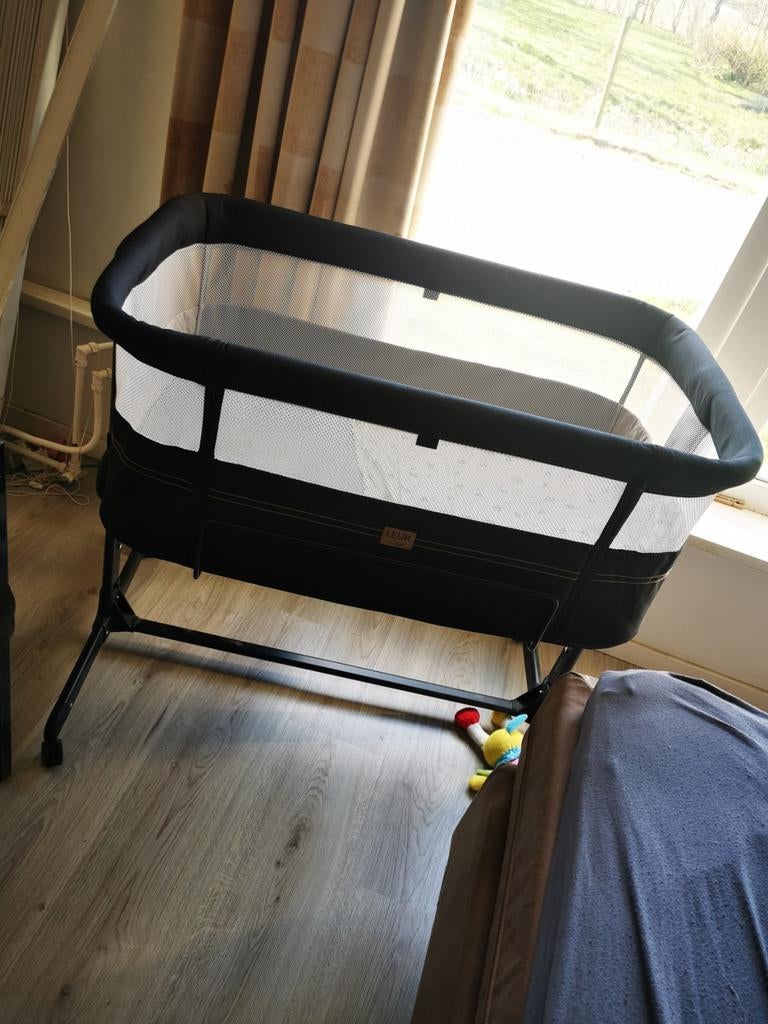 Cosleeper / Co-sleeper wieg - Zwart, Kinderen en Baby's, Babywiegjes en Ledikanten, Zo goed als nieuw, Wieg, Ophalen