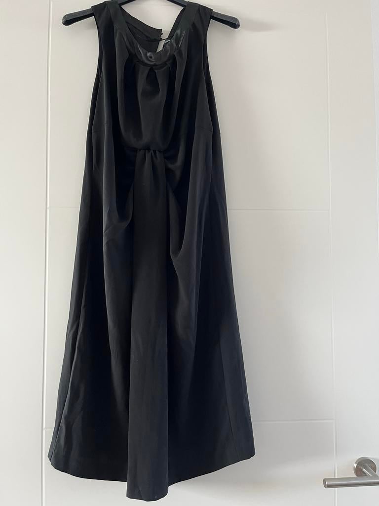 Zwarte Comma jurk maat 44, Zwart, Maat 46/48 (XL) of groter, Ophalen of Verzenden, Knielengte