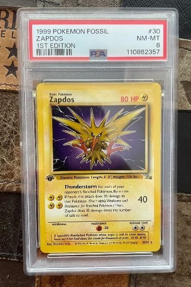 Zapdos #30 1st edition PSA 8, Hobby en Vrije tijd, Verzamelkaartspellen | Pokémon, Verzenden, Zo goed als nieuw, Losse kaart