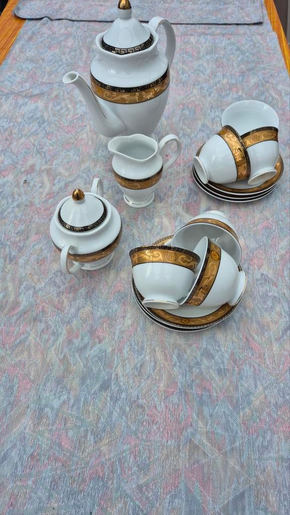Wit servies met gouden rand, Ophalen