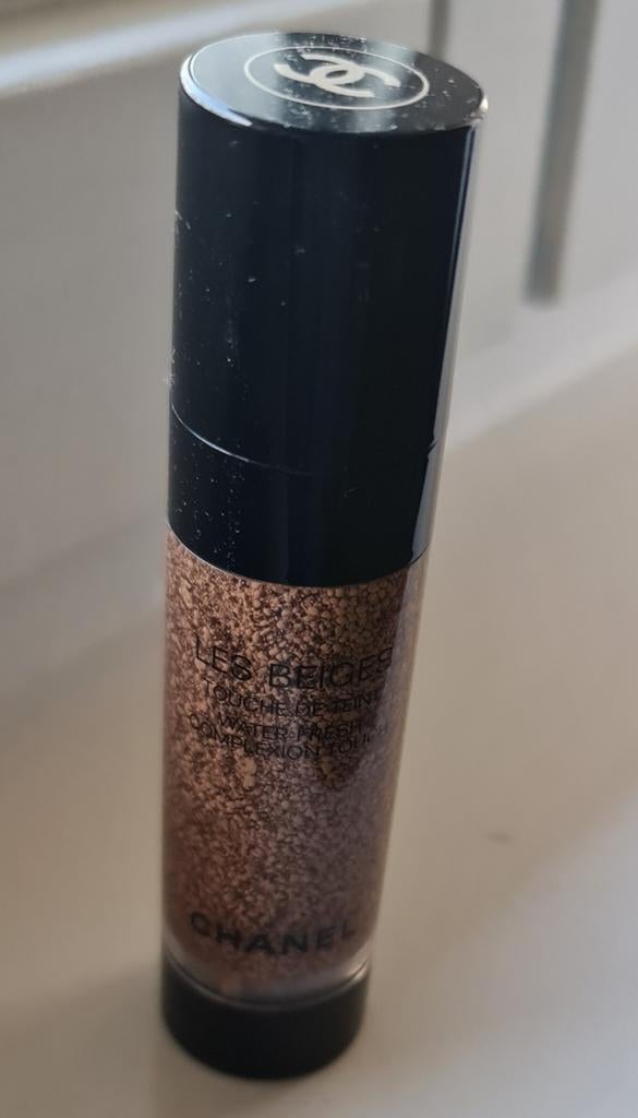 Chanel Les Beiges Water-Fresh Complexion Touch B40, Sieraden, Tassen en Uiterlijk, Uiterlijk | Cosmetica en Make-up, Gehele gezicht