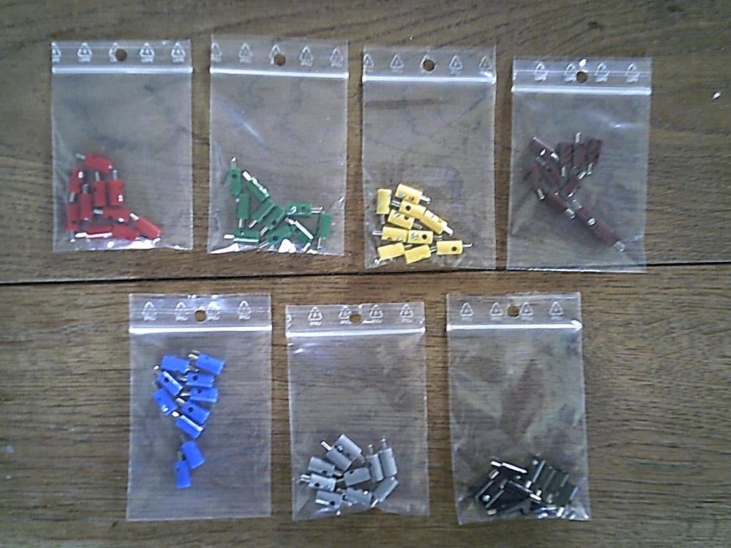 Stekkers nieuw HO (oud type) met dwarsgat diverse kleuren, Treinset, Gelijkstroom of Wisselstroom, Nieuw, Ophalen of Verzenden