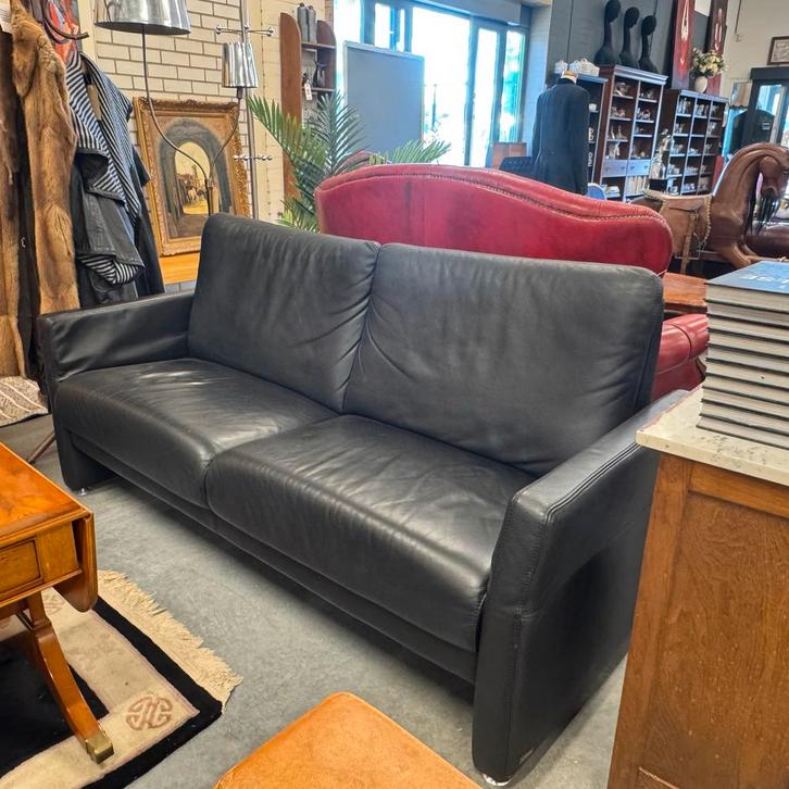 Set van 2 zwart leren banken van Prominent, Huis en Inrichting, Banken | Bankstellen, Gebruikt, Rechte bank, Tweepersoons, 200 tot 250 cm