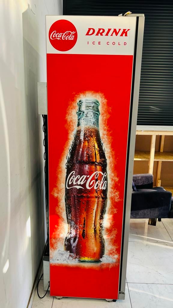 Coca-Cola koelkast met glazen deur, Witgoed en Apparatuur, Zonder vriesvak, 200 liter of meer, Zo goed als nieuw, 45 tot 60 cm