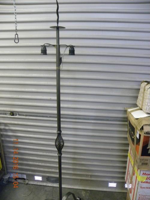 Vloerlamp van smeedijzer, driepoot, met schakelaar en 2 fitt, Ophalen of Verzenden, 'T Olde Gre-j, Info@toldegrej.nl, Endepoelstraat 20f Didam