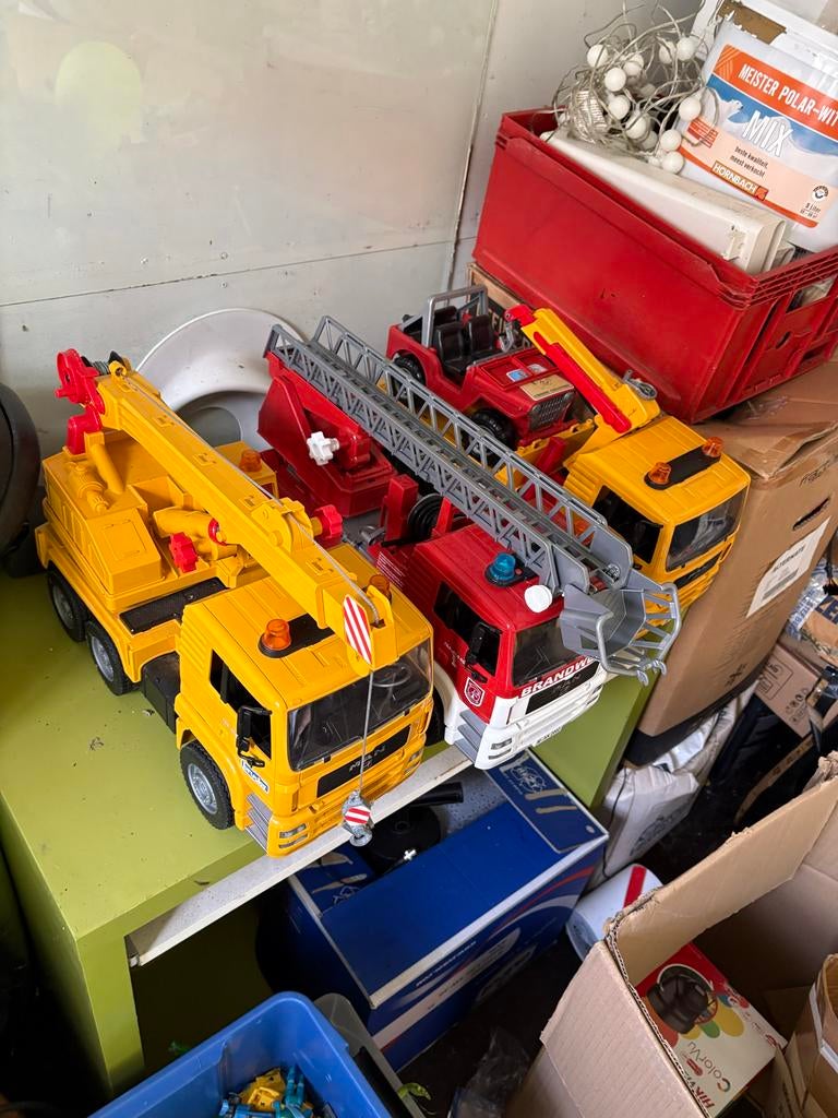 Bruder speelgoedvoertuigen: kraanwagen, brandweer, jeep, Ophalen of Verzenden, Gebruikt