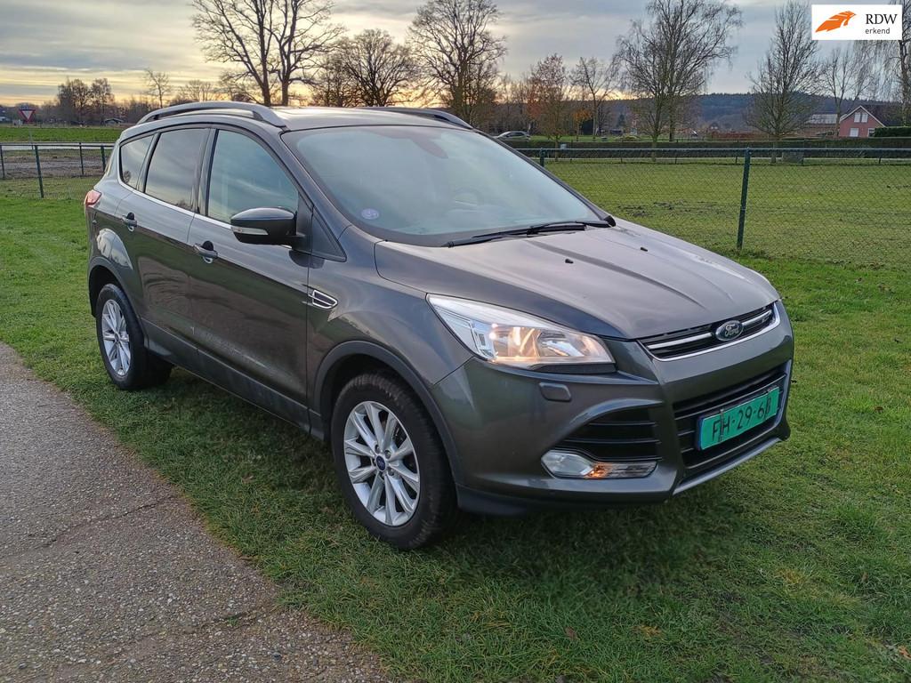 Ford Kuga 1.5 Titanium Plus EXPORTPRIJS, Euro 6, Leder en Stof, Bedrijf, Handgeschakeld