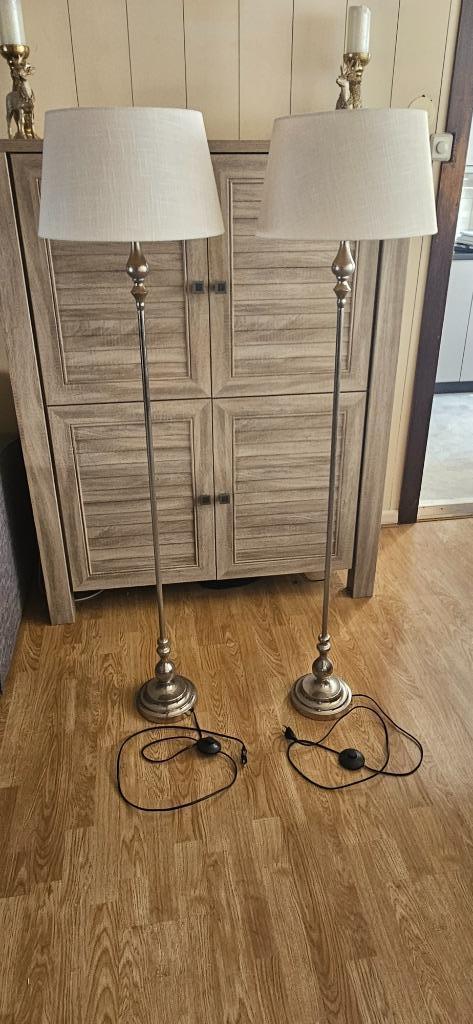 Staande lampen met kap 2 stuks, Huis en Inrichting, Lampen | Vloerlampen, Gebruikt, 150 tot 200 cm, Stof, Ophalen