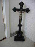 houten kruisbeeld op sokkel, Ophalen of Verzenden