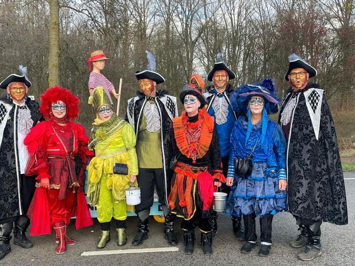Loopgroep carnaval 8 pakken, Kleding | Dames, Carnavalskleding en Feestkleding, Ophalen
