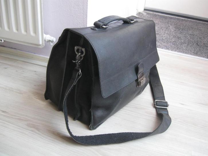 BURKELY grote zwarte leren tas goede staat, Sieraden, Tassen en Uiterlijk, Tassen | Schoudertassen, Gebruikt, Zwart, Leer, Ophalen of Verzenden