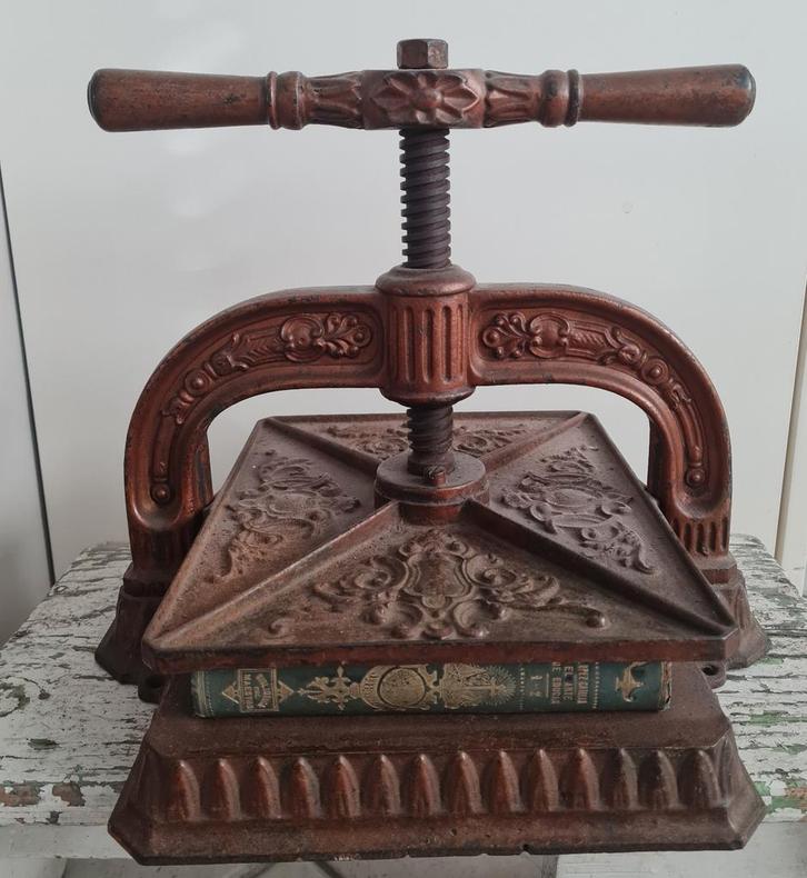 Antieke gietijzeren boekenpers/Jugendstil/Art Nouveau, Antiek en Kunst, Antiek | Kantoor en Zakelijk, Ophalen