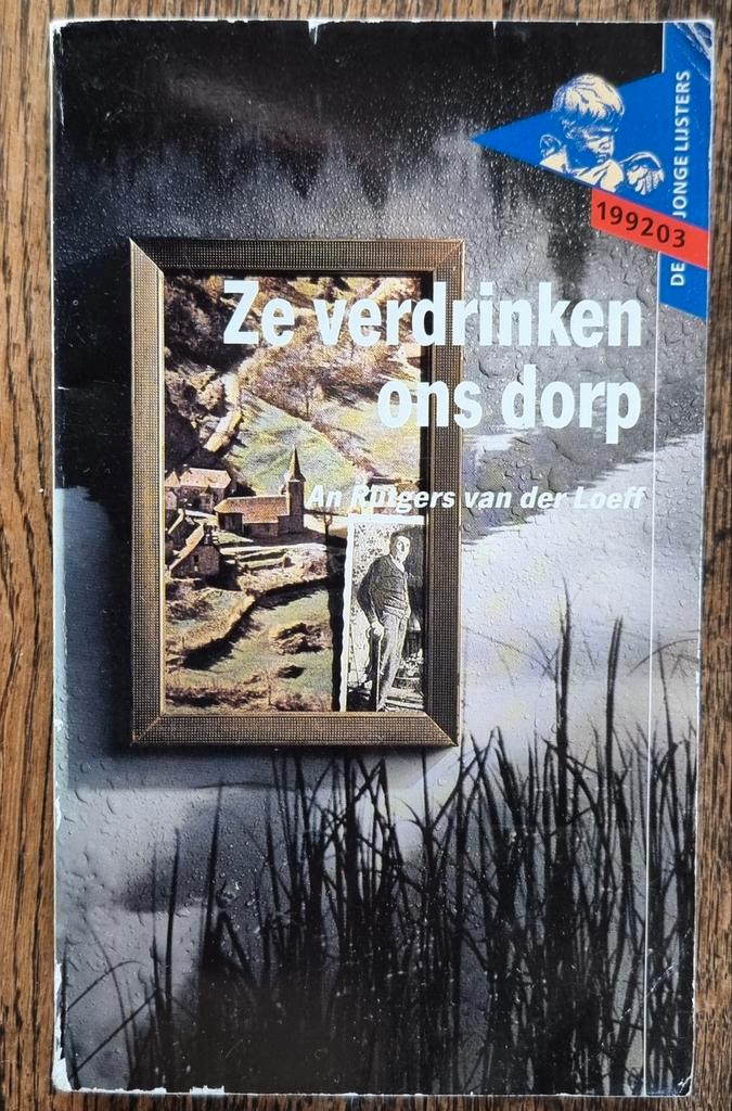 Ze verdrinken ons dorp - An Rutgers van der Loeff - IGST, Boeken, Kinderboeken | Jeugd | 10 tot 12 jaar, Gelezen, Ophalen of Verzenden