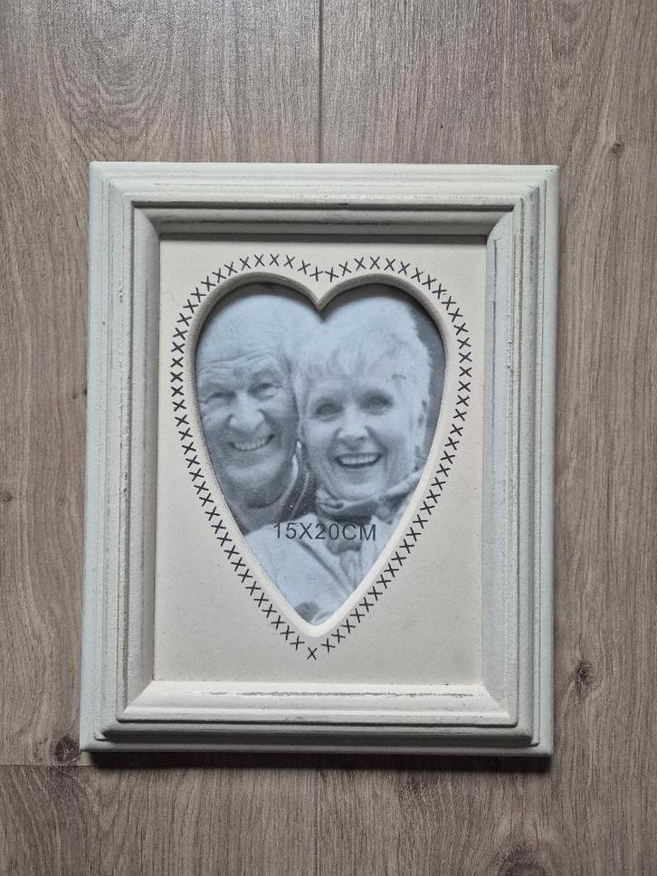 Witte fotolijst met hart voor 15x20cm, Audio, Tv en Foto, Fotografie | Fotolijsten, Nieuw, Ophalen