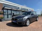 BMW 118i High Executive Navigatie Leder Camera PDC Ned auto, 65 €/maand, 1280 kg, Met garantie (alle), Bedrijf