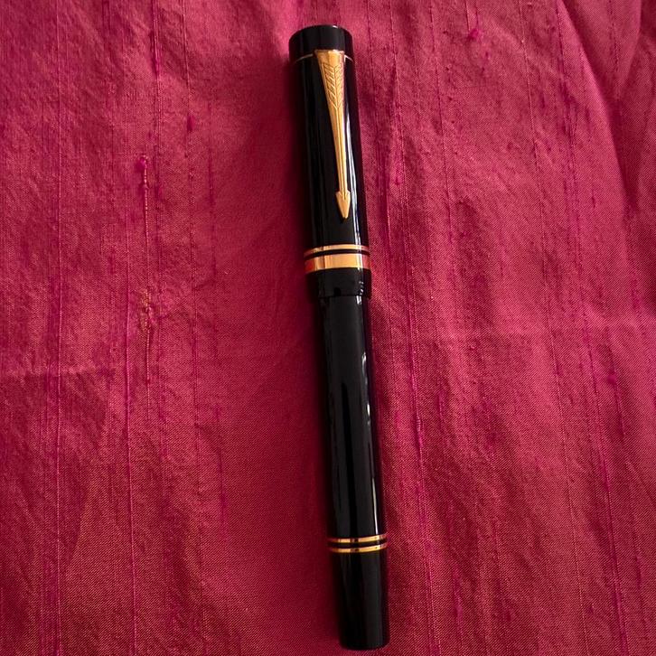 Parker Duofold Centennial vulpen met 2 gouden penpunten, Verzamelen, Pennenverzamelingen, Zo goed als nieuw, Vulpen, Parker, Ophalen of Verzenden