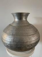 Grote zilverkleurige vaas met gestempelde patronen, Overige materialen, Gebruikt, Overige kleuren, Ophalen of Verzenden