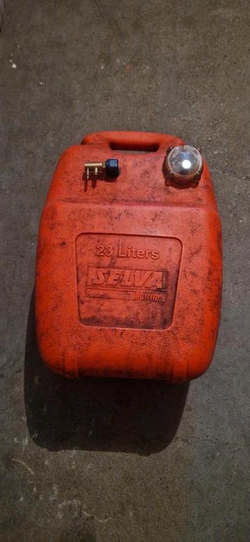 Kunstof tank 23 liter beschikbaar voor biedingen