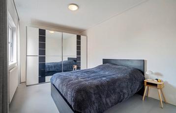 Bed en kast beschikbaar voor biedingen
