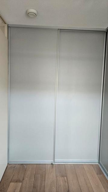 GRATIS  --  Schuifdeurkast met binnenkasten