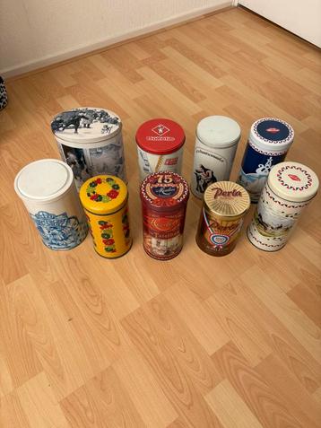 Diverse vintage blikken z.g.a.n. beschikbaar voor biedingen