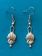 Vintage verzilverde oorbellen met zirkonium steen, Hangers, Ophalen of Verzenden, Zo goed als nieuw, Zilver