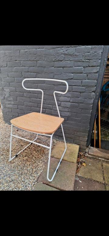 Design eettafel stoel: stevig metaal met houten zitting! beschikbaar voor biedingen