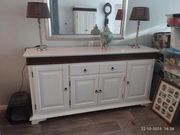 Meubel set dressoir, tafel en hoge kast van dezelfde serie beschikbaar voor biedingen
