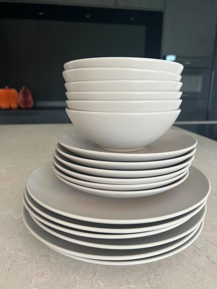 Servies set - 18 delig, Nieuw! Ikea, Huis en Inrichting, Keuken | Servies, Nieuw, Bord(en), Overige stijlen, Ophalen of Verzenden