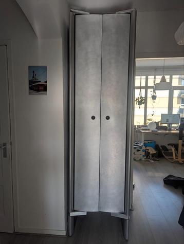 Unieke hoge diepe kast
