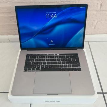 Apple MacBook Pro 15 Inch Retina i7 32GB Uit 2020 Nieuwstaat beschikbaar voor biedingen