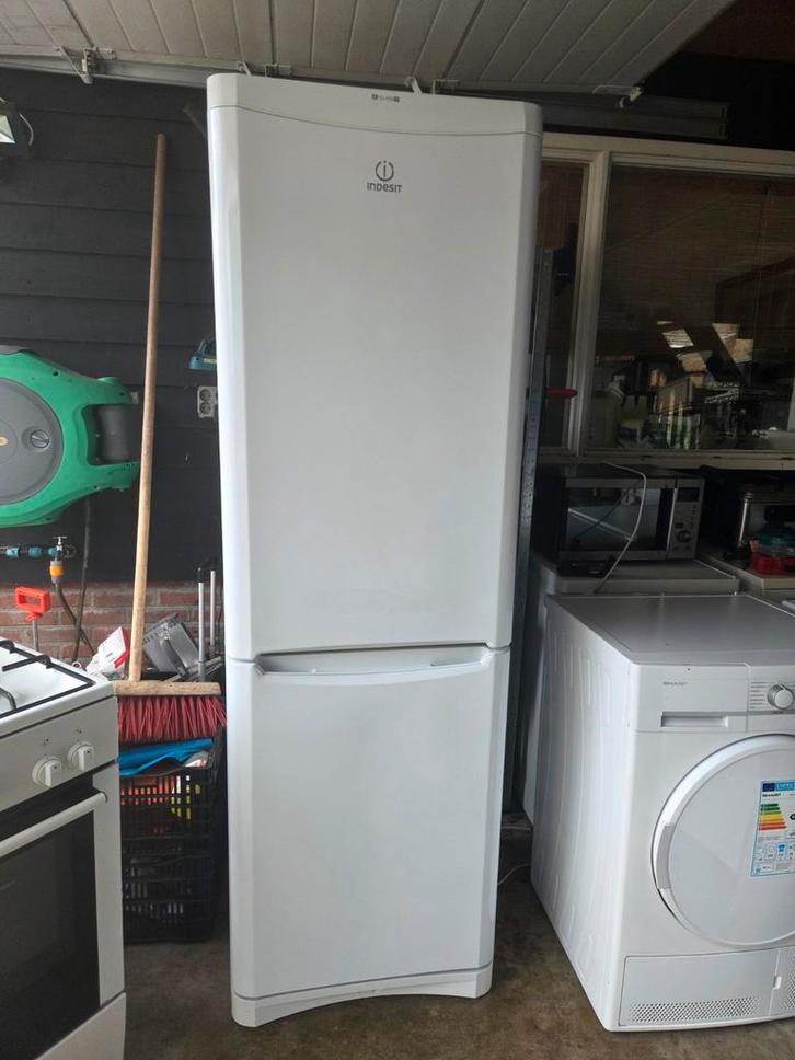 Indesit BAAN 13 Koel/Vriescombinatie A+, Witgoed en Apparatuur, Koelkasten en IJskasten, Met aparte vriezer, 200 liter of meer