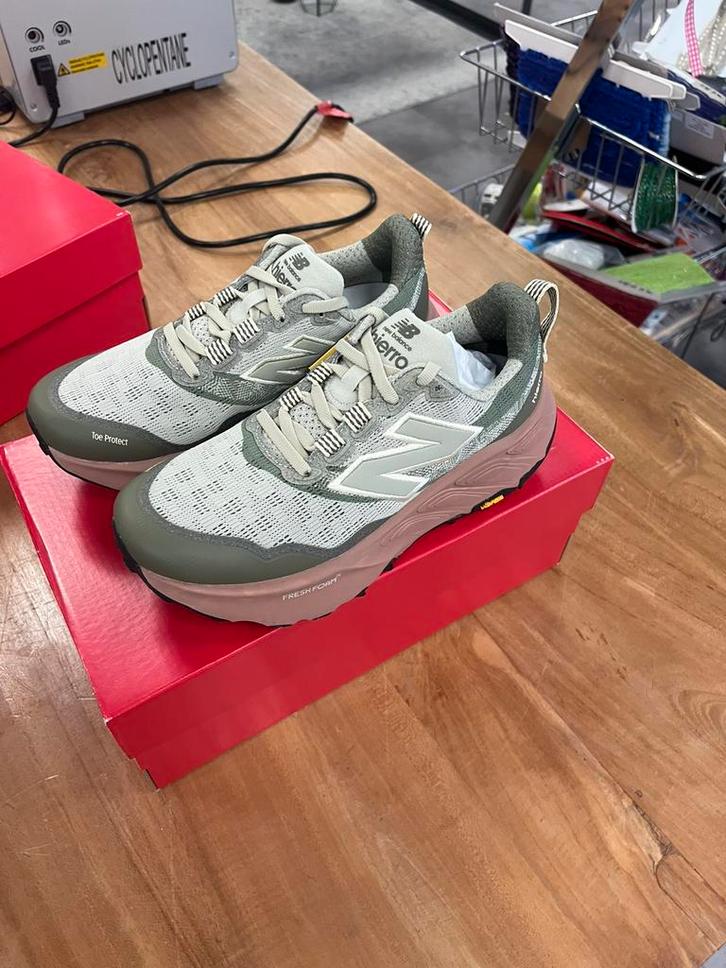 New Balance w hierro maat 40,5, Sport en Fitness, Loopsport en Atletiek, Zo goed als nieuw, Hardloopschoenen, Overige merken, Ophalen of Verzenden