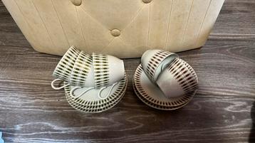 Vintage Kopjes en Schotels Set beschikbaar voor biedingen