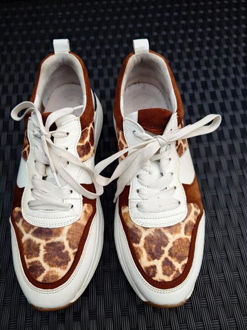 Sneakers van Gabor maat 6 wit met giraffe print., Kleding | Dames, Schoenen, Ophalen of Verzenden