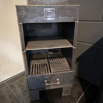 Bad Boys Thumps Up tuinhaard/barbecue showroommodel beschikbaar voor biedingen
