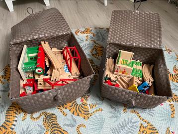 Mooie houten treinbaan incl. manden beschikbaar voor biedingen