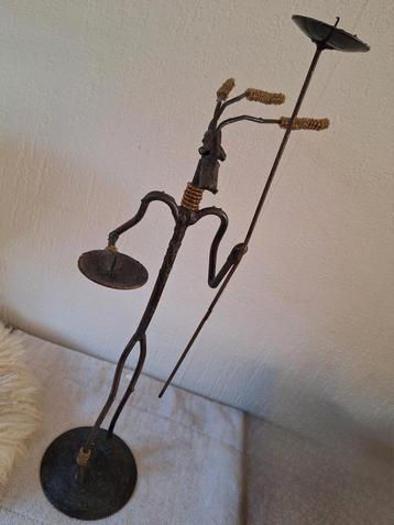 Kandelaar kaarsenhouder antiek vintage metaal sculptuur  beschikbaar voor biedingen
