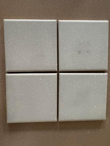 Tegeltjes 10 x 10 cm  beschikbaar voor biedingen