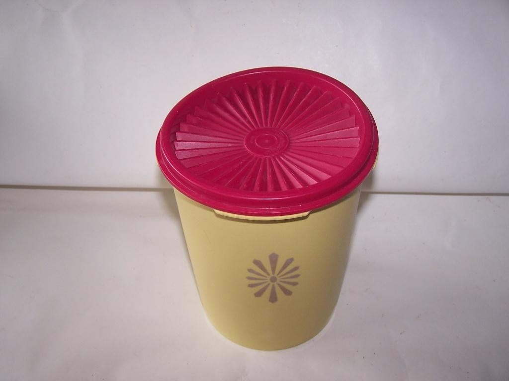 Tupperware voorraadbus met paars sterdeksel. Zie foto's., Huis en Inrichting, Keuken | Tupperware, Ophalen of Verzenden, Zo goed als nieuw