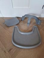 Stokke tripp trapp babyset en play tray grijs, Kinderen en Baby's, Kinderstoelen, Ophalen, Zo goed als nieuw, Meegroeistoel, Afneembaar eetblad