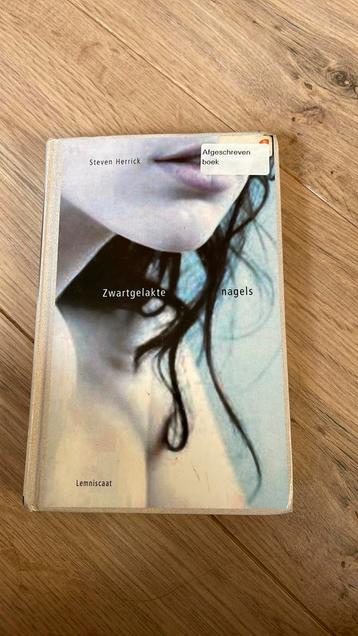 Steven Herrick - Zwartgelakte nagels beschikbaar voor biedingen