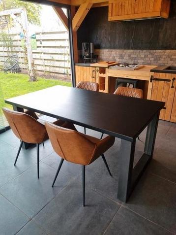 tafel eetkamertafel nieuw in de lak! Zeer gaaf 180 x 100 beschikbaar voor biedingen