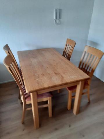 Uitschuif Eiken eettafel met 4 bijbehorende stoelen beschikbaar voor biedingen