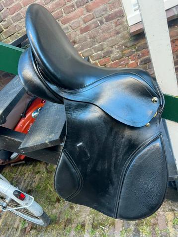 Merano veelzijdigheidszadel 17 inch met nieuwe singel 140cm beschikbaar voor biedingen
