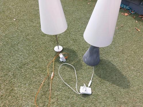 Set van 2 moderne lampen, Huis en Inrichting, Lampen | Tafellampen, Gebruikt, 50 tot 75 cm, Kunststof, Metaal, Stof, Ophalen of Verzenden