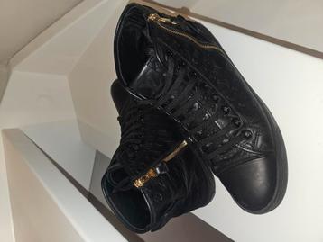 Louis Vuitton sneakers  beschikbaar voor biedingen