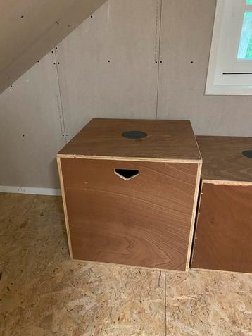 Grote plyobox beschikbaar voor biedingen