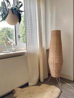 Rotan • Rattan • Vloerlamp, Huis en Inrichting, Lampen | Vloerlampen, Ophalen, Zo goed als nieuw