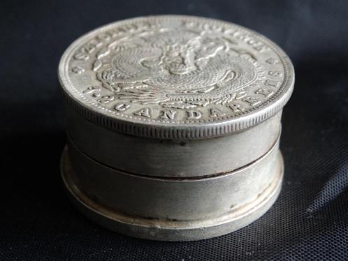 Zilveren muntendoosje, nu stempeldoos, China, Candareens, Antiek en Kunst, Kunst | Niet-Westerse kunst, Verzenden